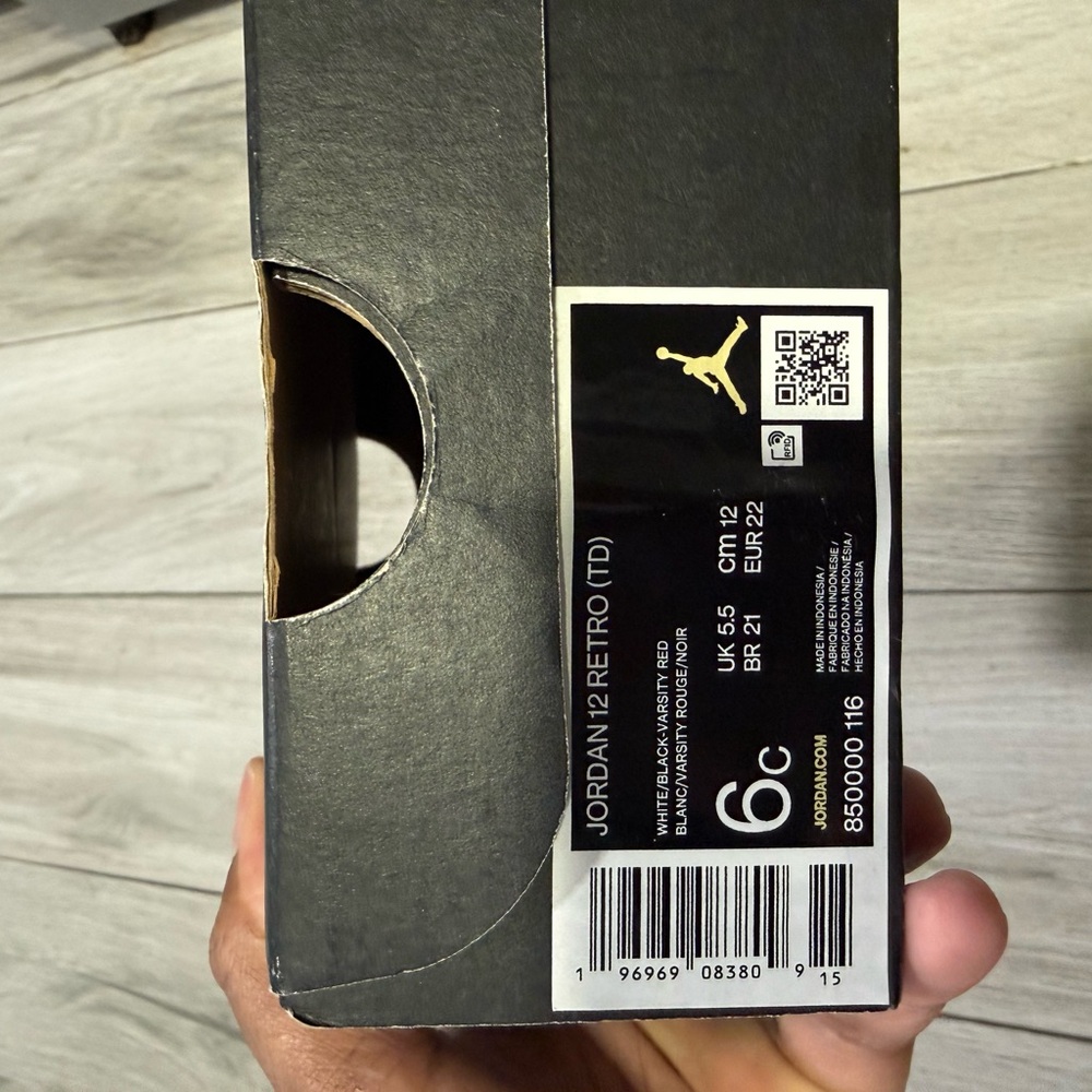 Jordan Retro 12 - Picture 7 of 7